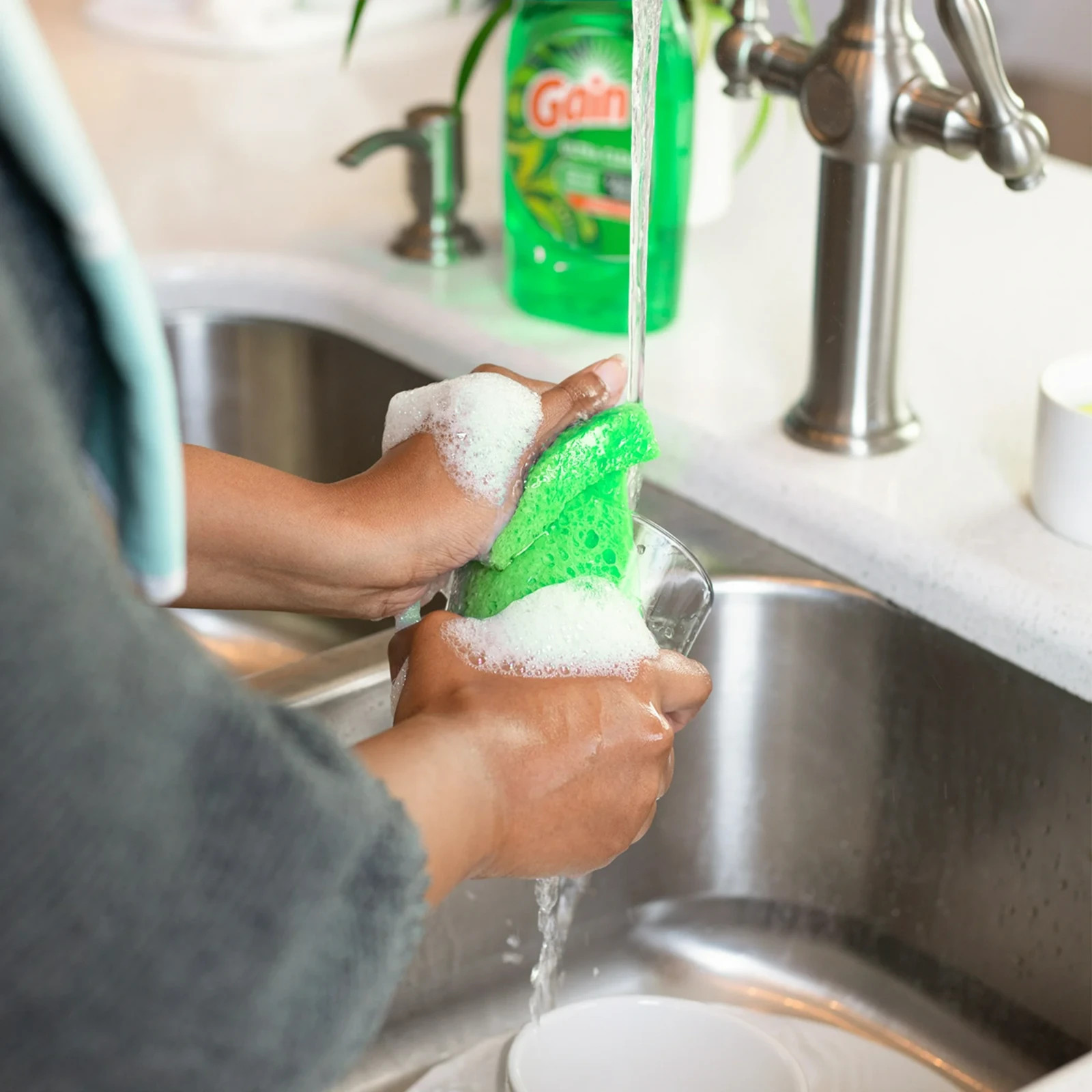 ULTRA Dishwashing Liquid Soap – Fresh Clean Scent, 90 fl oz