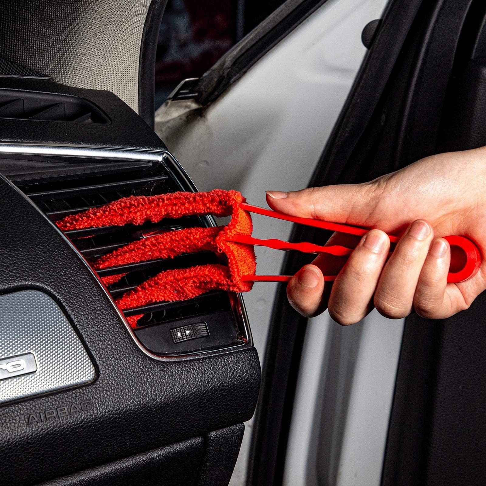 Scratch-Free Microfiber Car Duster with Extendable Handle for Vehicles
