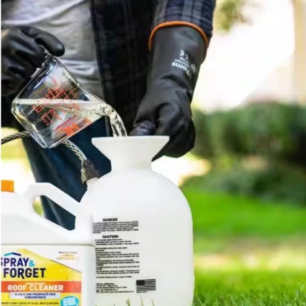 Spray & Forget 32oz – Super Concentrated Revolutionary Roof Cleaner