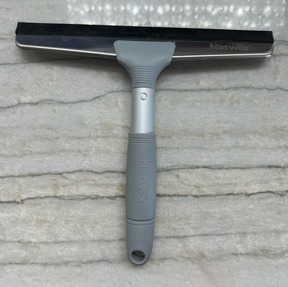 NEW Norwex Squeegee and Multi Use Handle