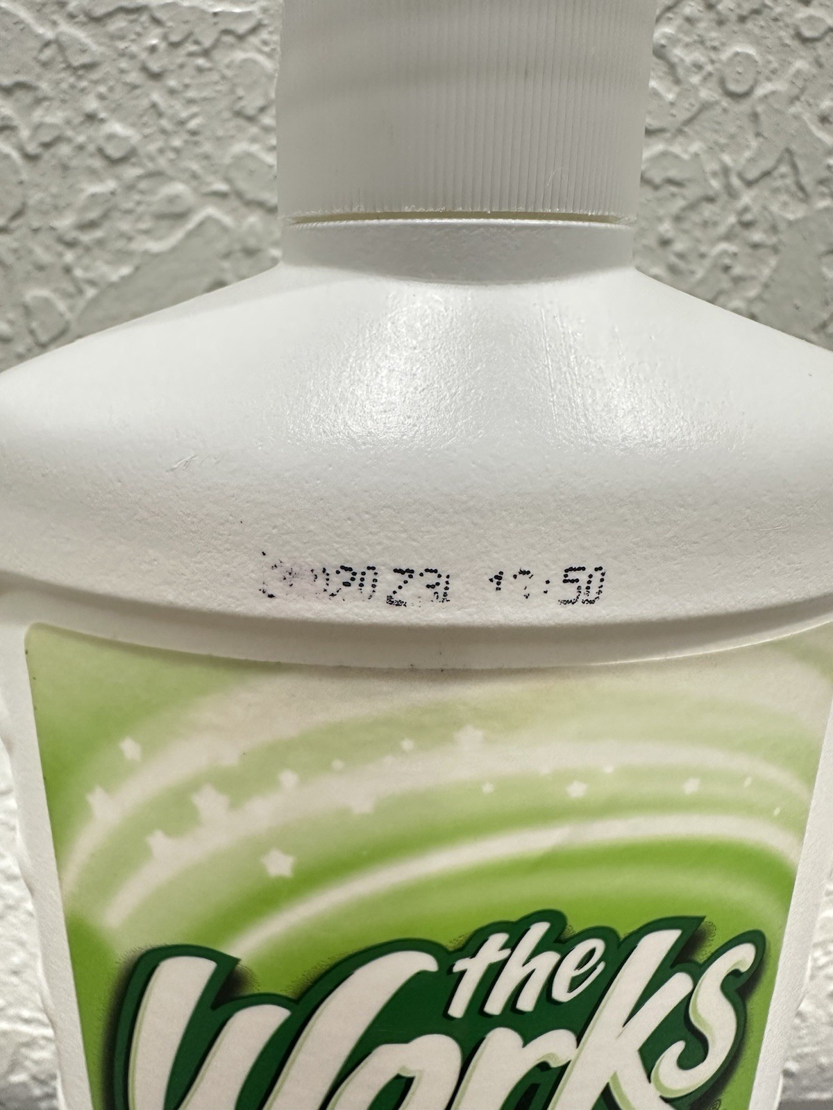 The Works Tub & Shower Cleaner 16 fl oz Hard Water Rust (Missing Seal Read)