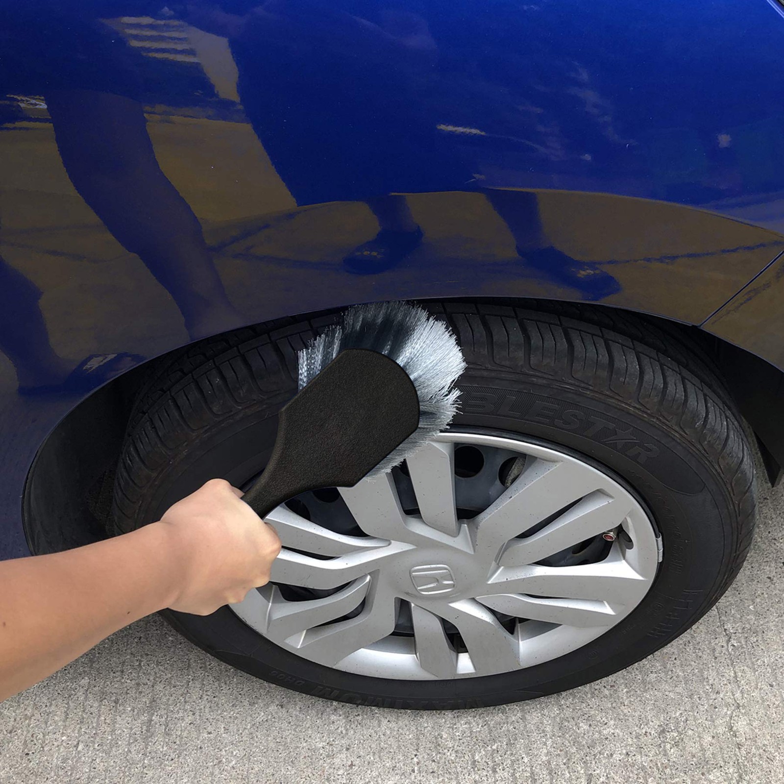 Black Soft Bristle Car Wheel & Tire Brush: Easy Rim Cleaning & Grime Removal