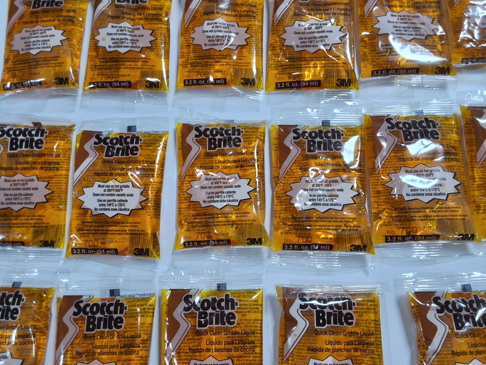 (40) 3M Scotch-Brite 700 700-40 Quick Clean Griddle Cleaner 3.2oz Liquid Packs