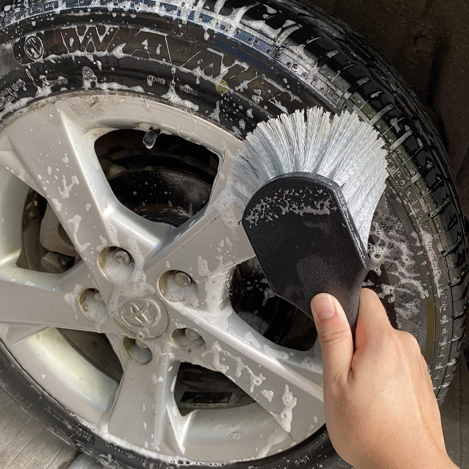 Black Soft Bristle Car Wheel & Tire Brush: Easy Rim Cleaning & Grime Removal