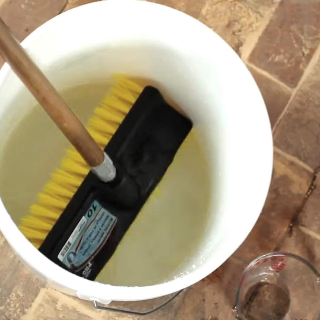 Dilutable Heavy-Duty Acid Cleaner – Quart for Interior & Exterior Surface Care