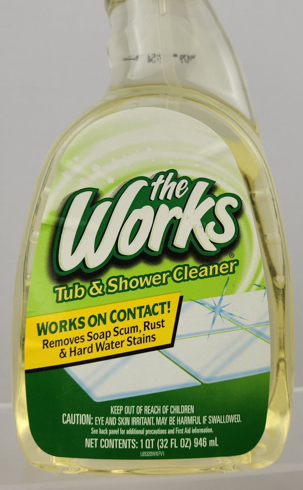 The Works Tub & Shower Cleaner Spray 32 Oz Soap Scum Rust Hard Water New HTF
