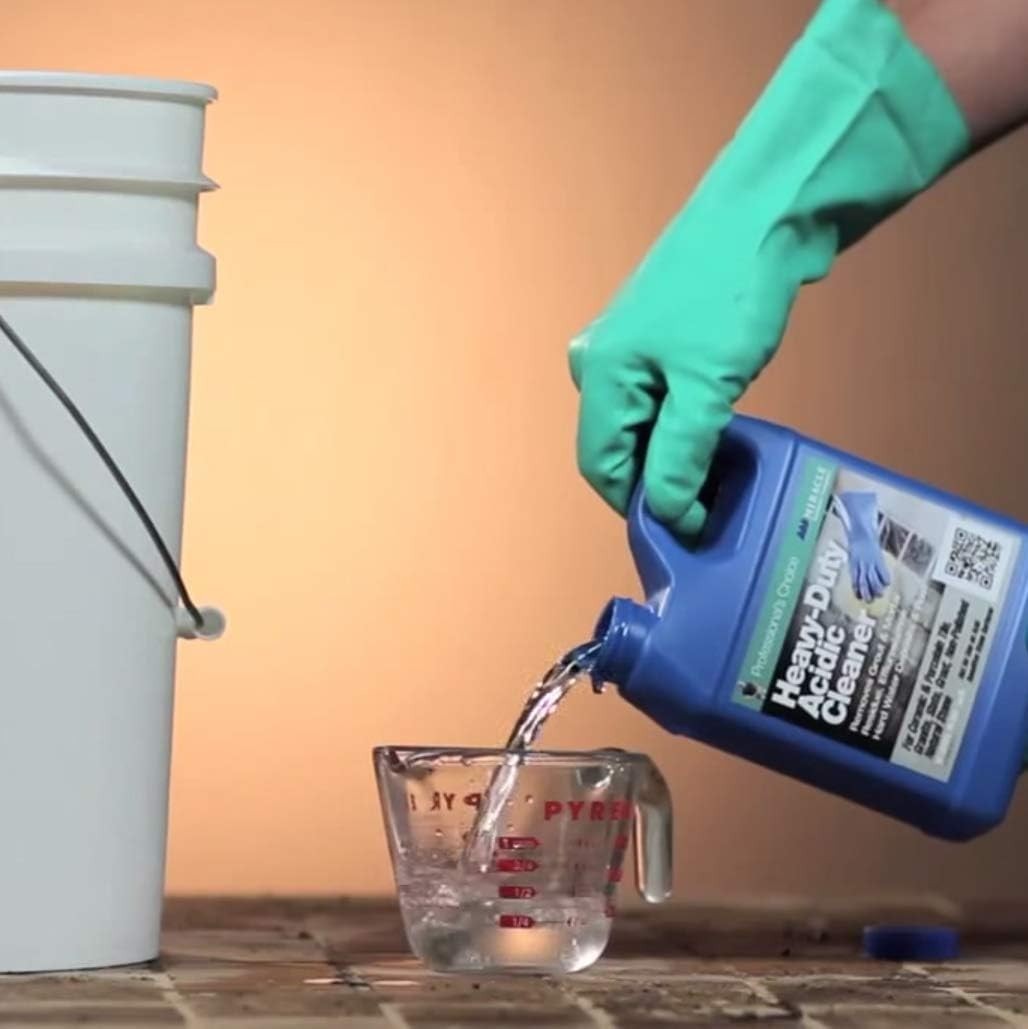 Dilutable Heavy-Duty Acid Cleaner – Quart for Interior & Exterior Surface Care