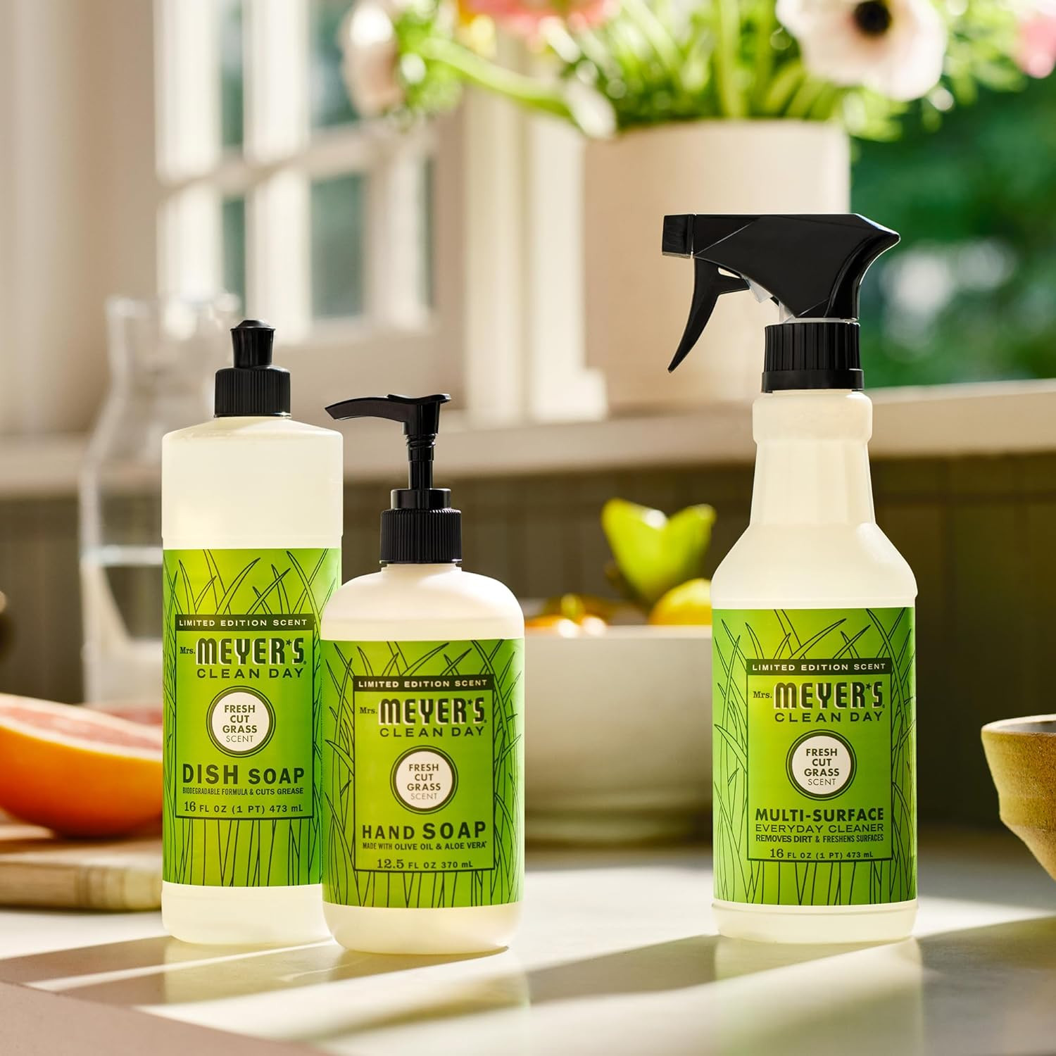 Mrs. Meyer’s Clean Day Liquid Dish Soap, Fresh Cut Grass Scent, 16 Ounce Bottle