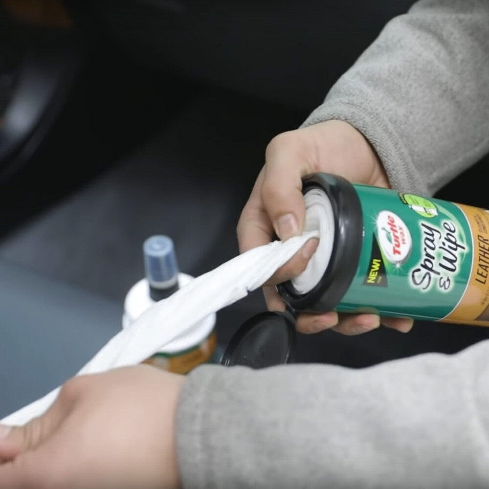 Turtle Wax Spray & Wipe Cleaner and Conditioner – Leather Detailing Wipes