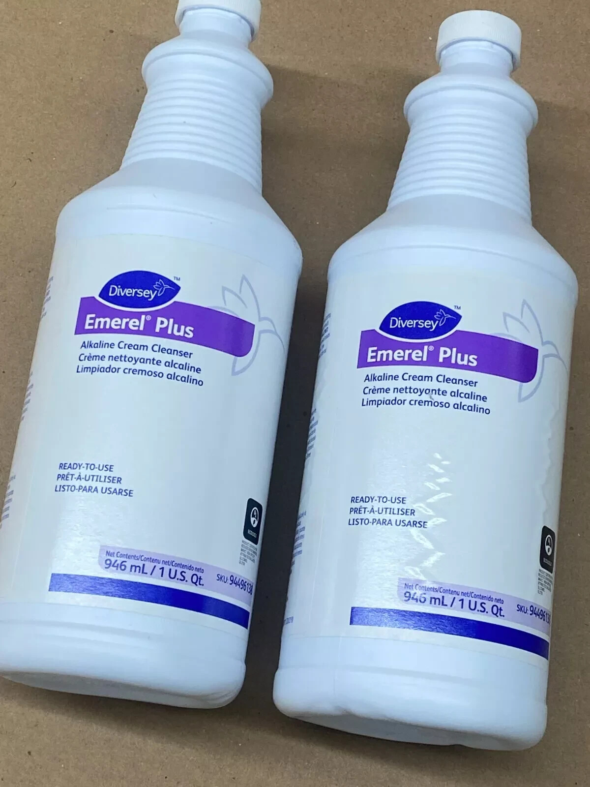 2 Diversey 94496138 Emerel Multi-surface Creme Cleanser – 32oz – 64oz total