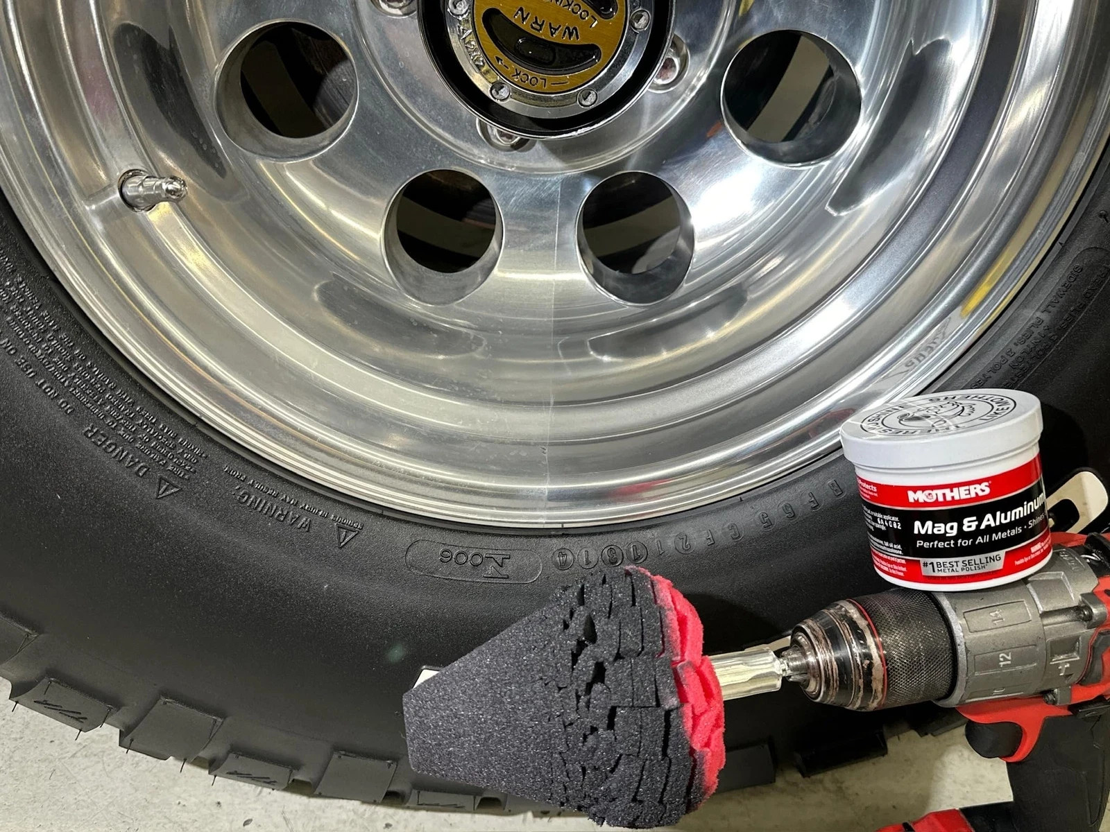 Mothers 05100 Mag & Aluminum Wheel Polish 5oz for All Metal Types Jewelry