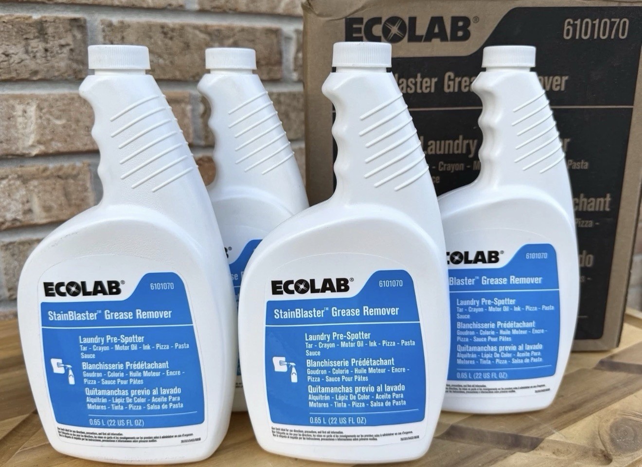 Ecolab 6101070 Stainblaster, Grease Remover w/ Spray Nozzles | 22 Fl Oz | 4-Pack