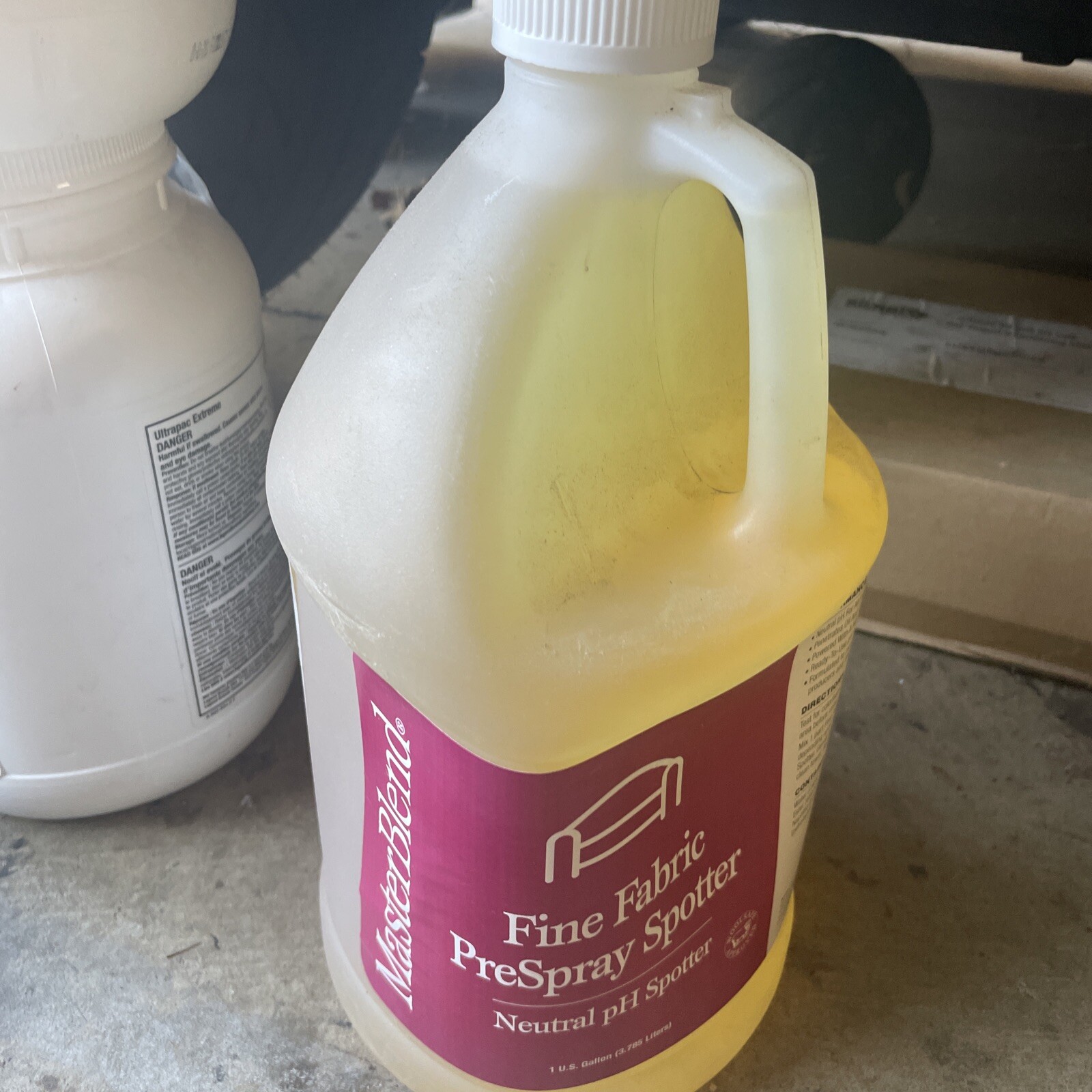 Master Blend Fine Fabric Spotter & Pre-Spray – 1 gallon