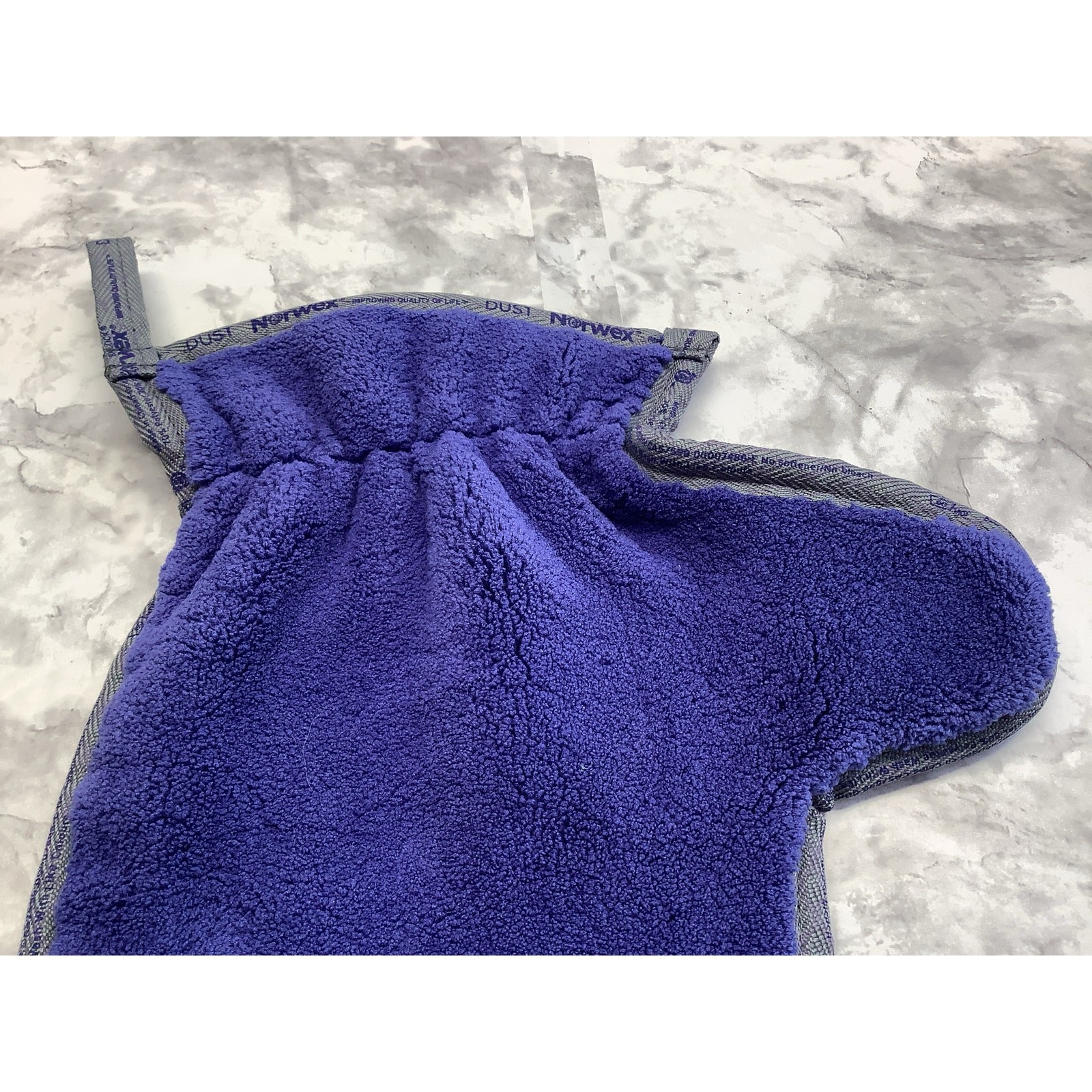 Norwex Limited Edition Navy Blue Dusting Mitt – NIP – Microfiber – BacLock