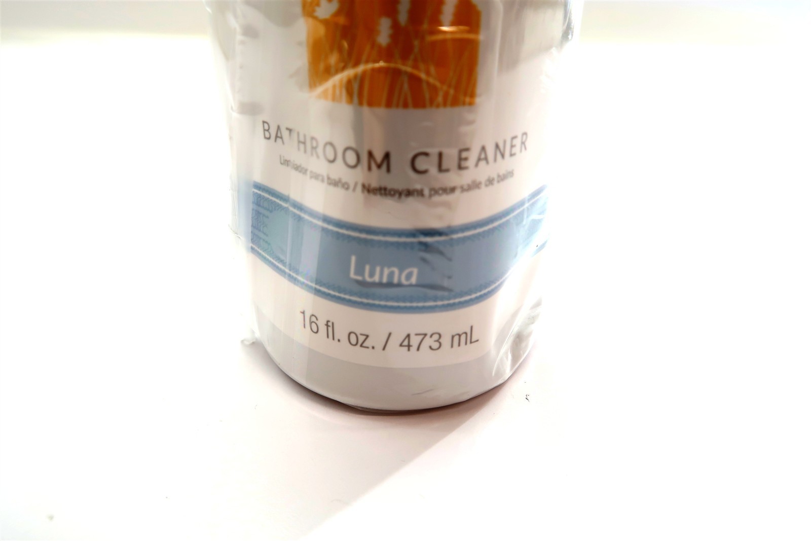 New SCENTSY BATHROOM CLEANER in LUNA Scent Spray Bottle 16 Fl Oz 48851