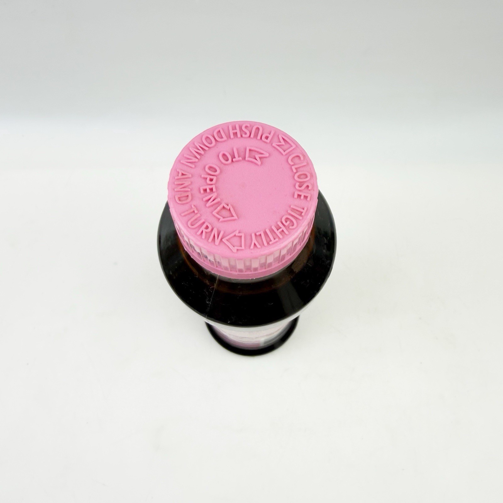 Vintage Old English Scratch Cover Pink Lid Light Medium Woods 8 oz 1992 NOS