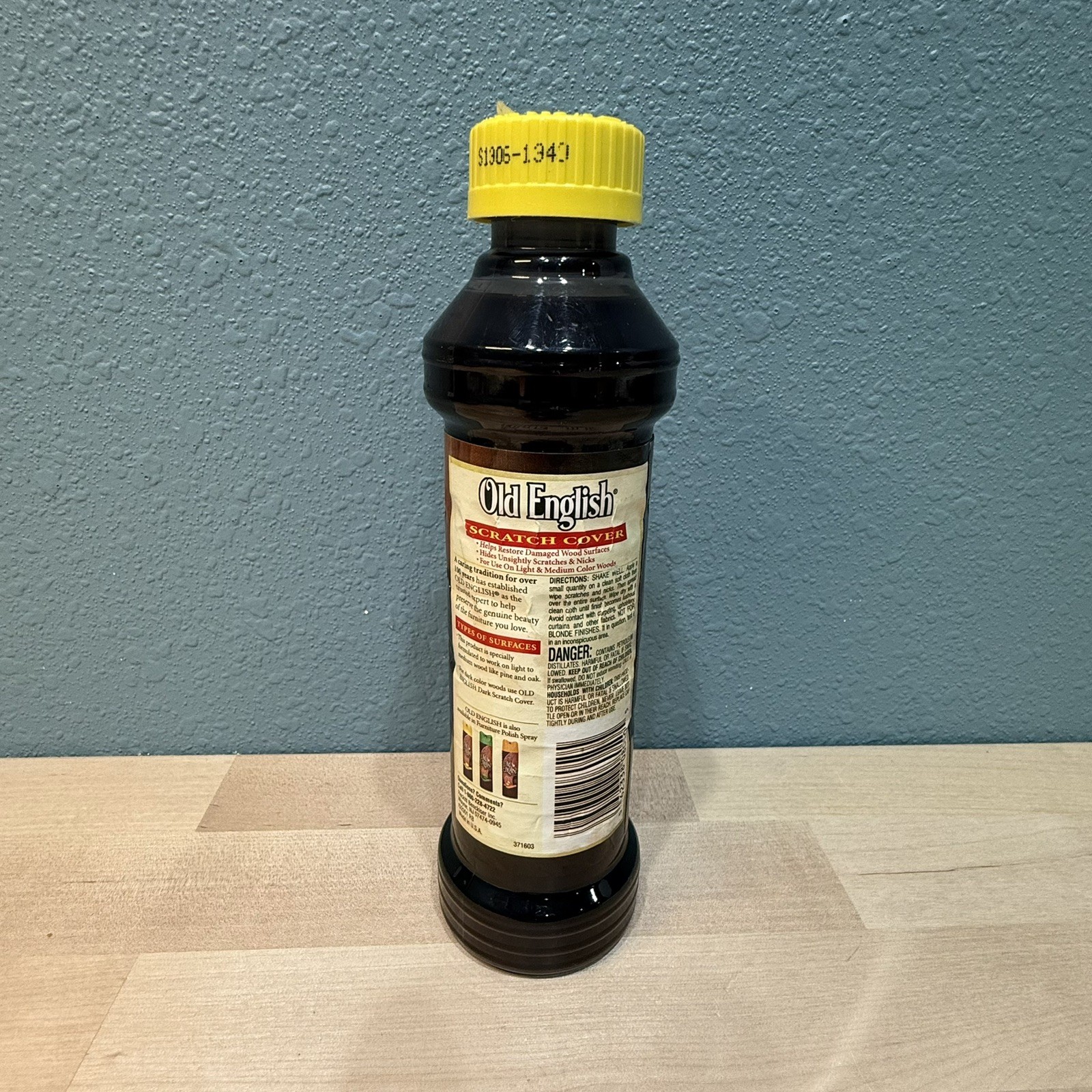 2001 Vintage Old English Furniture Scratch Cover For Light Wood 8 Oz Bottle NOS