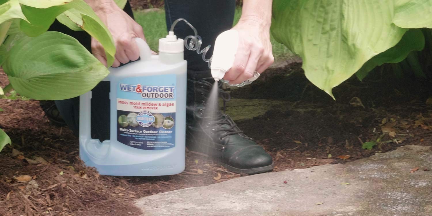 Wet & Forget Moss Mold Mildew Algae Cleaner 64oz Outdoor MultiSurface