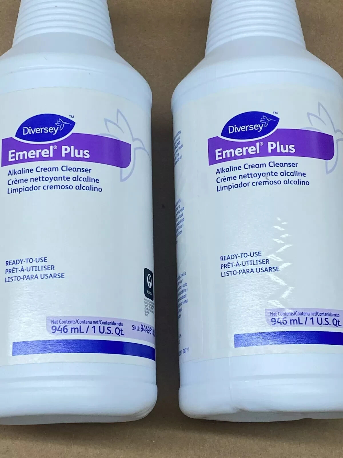 2 Diversey 94496138 Emerel Multi-surface Creme Cleanser – 32oz – 64oz total