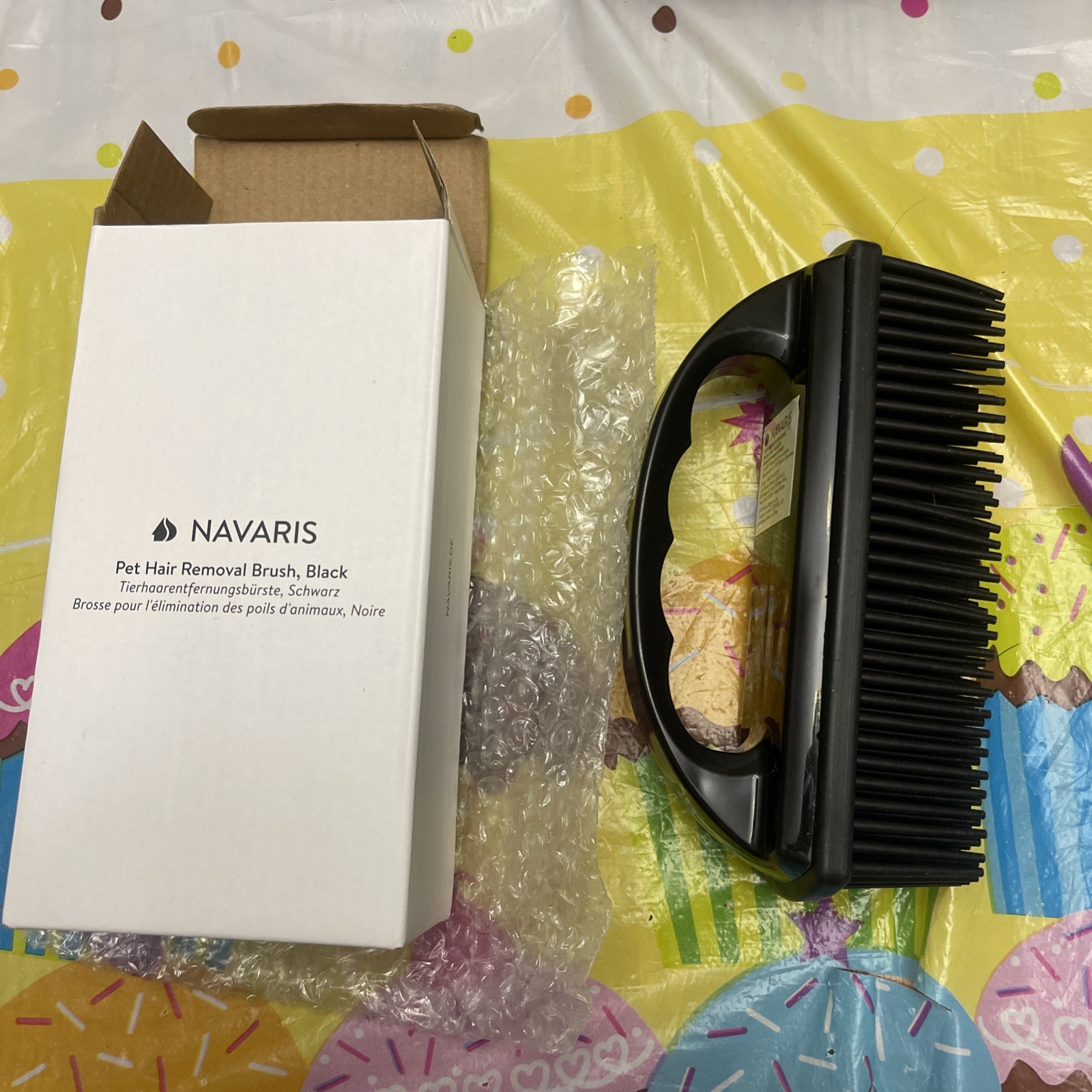 Navaris Rubber Brush New-Get Lint, Pet hair, Crumbs Off Carpets And Furniture