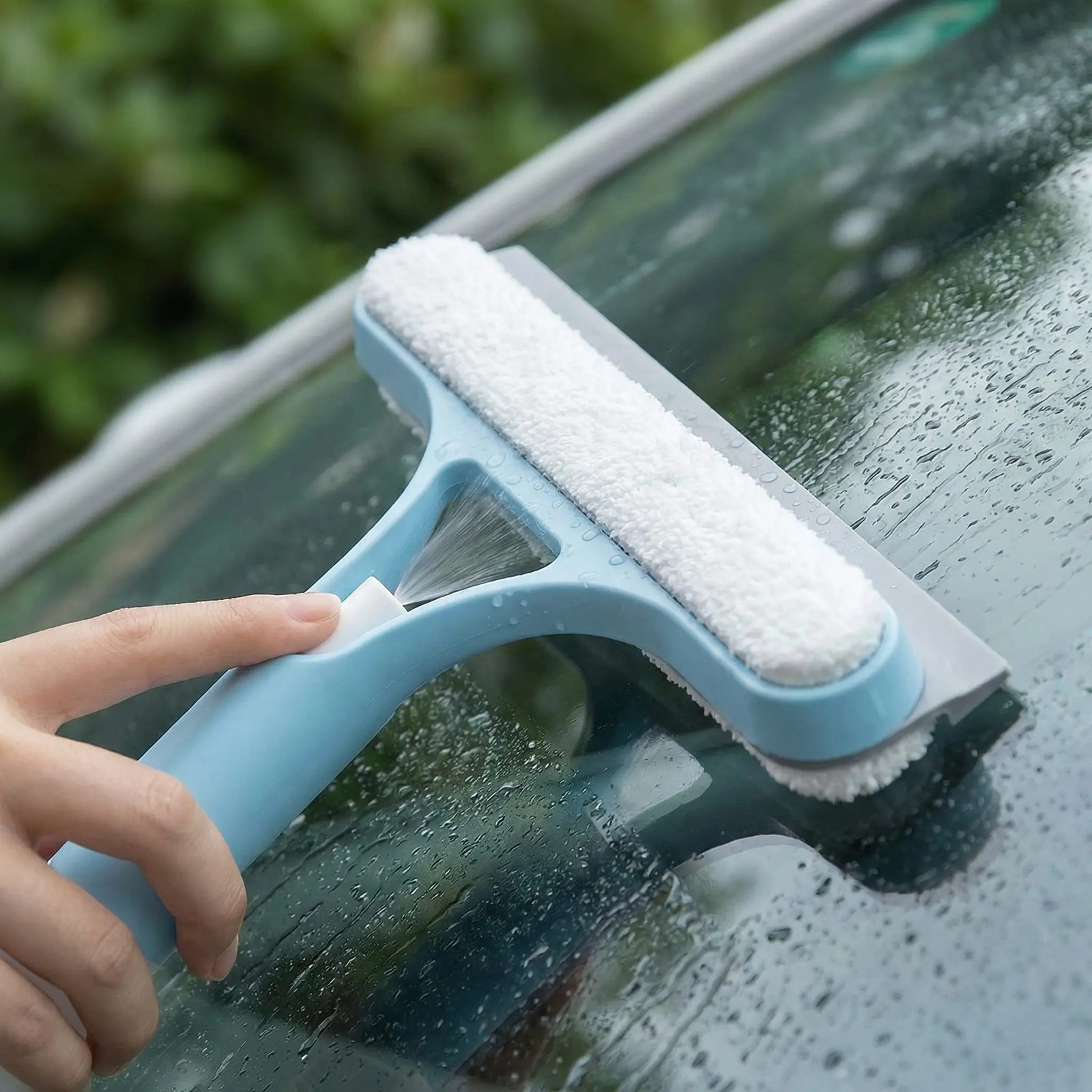 Blue 2-In-1 Glass Squeegee (21.5×25.7Cm) – Sprayable Cleaner with Microfiber Pad